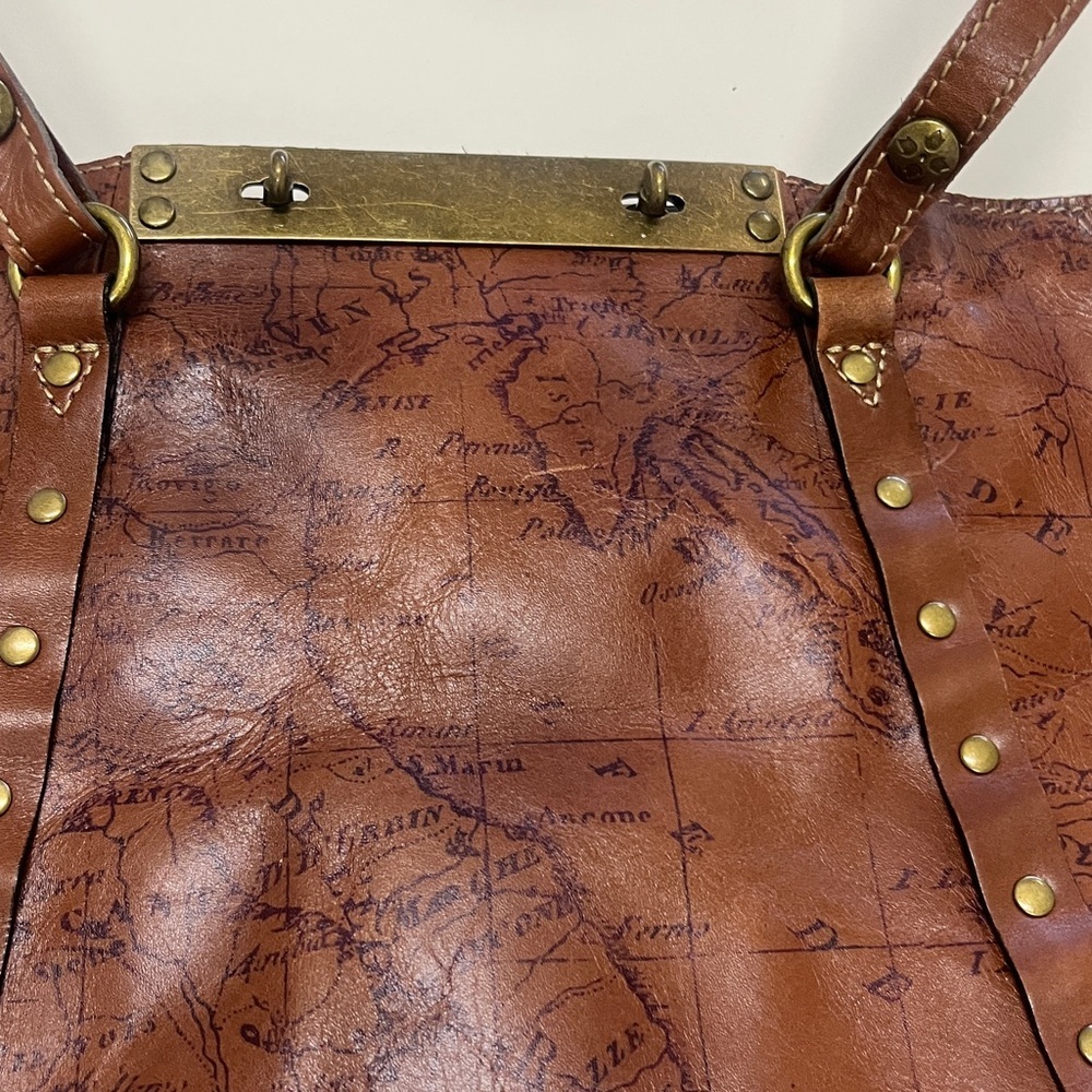 Patricia Nash World Map print leather tote bag. - Picture 2 of 9